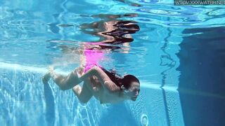 Jessica Lincoln Enjoying being nude into the pool
