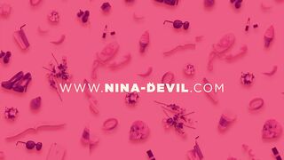 19 Year Old bimbos NinaDevil zeigt ihren ARsch