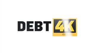 DEBT4k. Una giovane ragazza disoccupata è pronta a scopare per