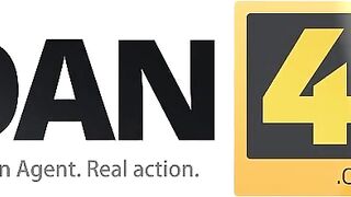LOAN4K. L'agente di prestito offre sesso a un cliente brillante e lei