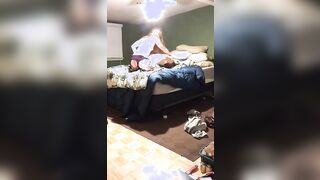 Mec docile se fait péter le cul au gode ceinture