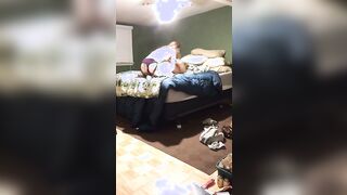 Mec docile se fait péter le cul au gode ceinture