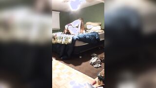 Mec docile se fait péter le cul au gode ceinture