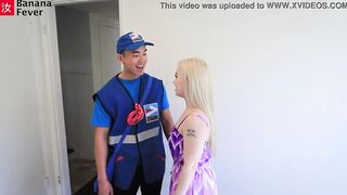 Unemployed Blonde Hoe Gets Offers By Banging eastern Mailman -