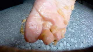 My crazy sexy foot crushing a banana !! Enjoy it !!