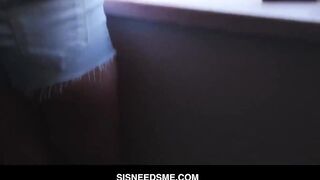 Hottie little barely legal stepsister Lilly Ford gets her tight cunt
