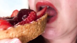 Manger de bon petit dessert en me touchant FOOD #4