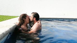 en día de campo me cogi a mi cuñada mexicana en la alberca, tiene un culo maravilloso film completo