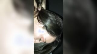 Deux bites pour une jeune amatrice tatouée