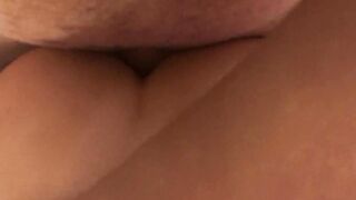 Couple Suédois se filme à domicile, sexe vaginale, anal et femme qui mouille