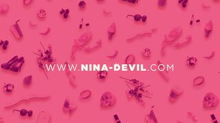 Heißer Teenie Striptease NinaDevil