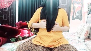 Pakistani College Girl cunt with mouth Into Hijaab Masturbating into Front Of His Bf With Kinky Talking Hindi