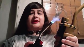 Dab Sesh with Arab BBW Flashing her Hooters + Coughing Bondage