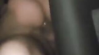 mari filme sa femme en train de baiser dans la voiture 01