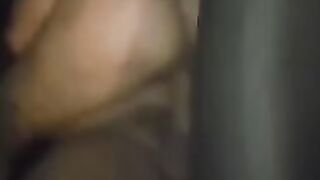 mari filme sa femme en train de baiser dans la voiture 01