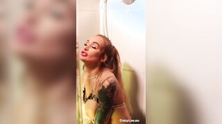 Daisy Lee makes a squirt sex toy into the shower