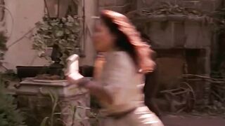 MUD CATFIGHT Relic Hunter S01 E07 - girls fight into the mud, Roberta Angelica,Tia Carrere SYDNEY FOX