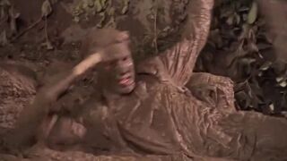MUD CATFIGHT Relic Hunter S01 E07 - girls fight into the mud, Roberta Angelica,Tia Carrere SYDNEY FOX
