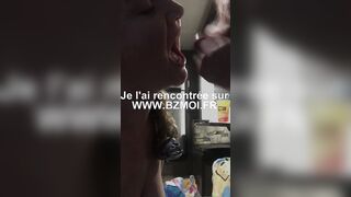 Grand mère avale avec le sourire le sperme de son mari
