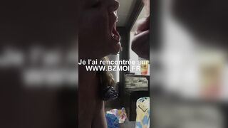 Grand mère avale avec le sourire le sperme de son mari