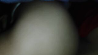 Cogiendo a escondidas de mi suegra en cucharita bajo las sábanas