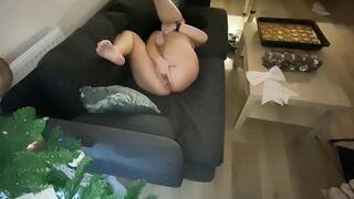 sexy HUGE HOOTERS curvy mom caught on camera finger bang her snatch