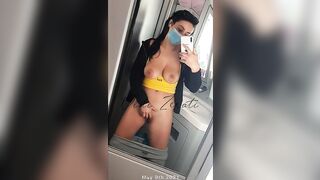 SA PREMIERE MASTURBATION AVEC ORGASME DANS LES TOILETTES D’UN TRAIN