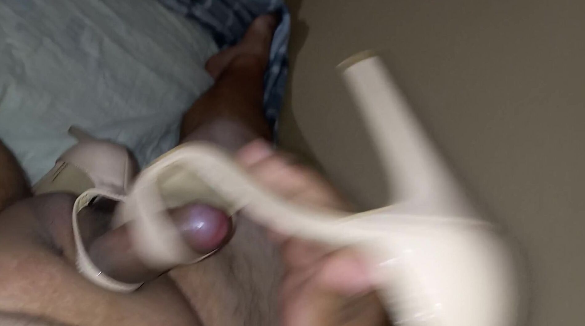 My best friend offer me her sandals to make this sex tape