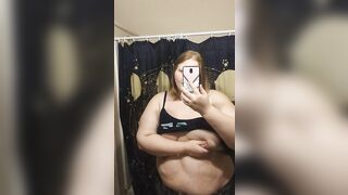 BBW plays with natural titties