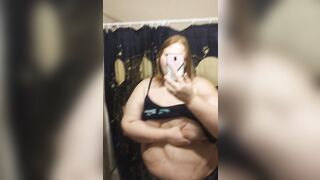 BBW plays with natural titties