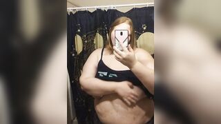 BBW plays with natural titties