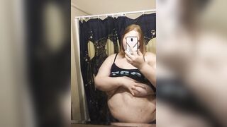 BBW plays with natural titties