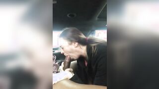 Tellement heureuse de se faire gicler sur la gueule par un noir