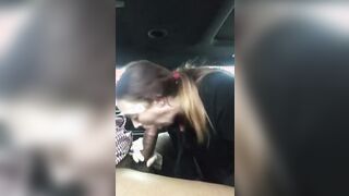 Tellement heureuse de se faire gicler sur la gueule par un noir