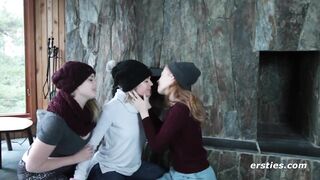 3 Amateur Lesbians ! Now It's A Party