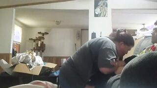 Grosse vient prendre son coup et se fait éjaculer dans sa chatte