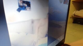 Sexcam con mi mejor amiga mientras mi esposo observa
