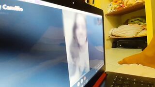 Sexcam con mi mejor amiga mientras mi esposo observa