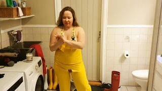 Greasing up long melons inside oil into rainpants and pvc boots