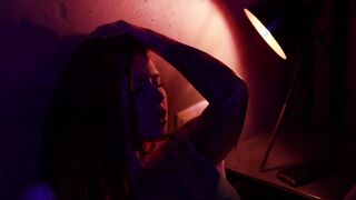 chick masturbates passionately