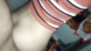 A escondidas follando en la cocina y en el baño mientras mi suegra se rasca el culo en su cuarto