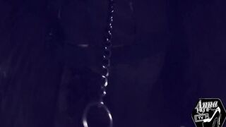 je suce dans les catacombes et je m’exhib en extérieur en jeans et talon , fétish,voyeur