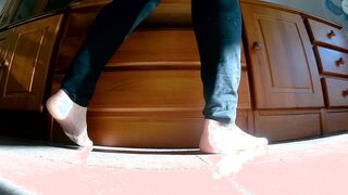 Look at my amazing toes while I clean !!