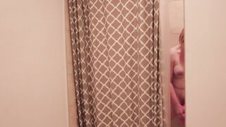 Amber Blunt Fucks and Blows a Big Vibrator into the Shower