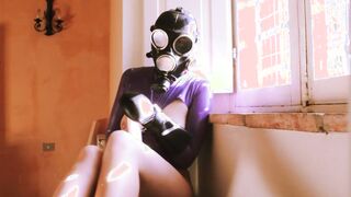 Rubberdoll inside gasmask and bdsm masturbating