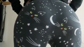 Milf Twerking Her Fat Booty Wedgie