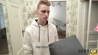 DEBT4k. Women hat kein Geld zum Einkaufen. Warum gibt es dem Agenten