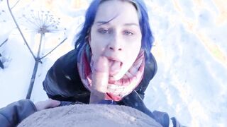 Outdoor oral sex into winter into the park