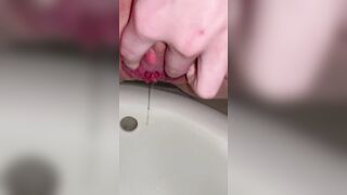 Controlled piss in sink