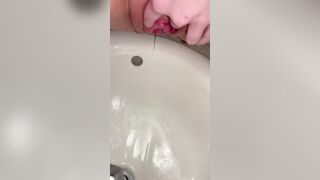 Controlled piss in sink